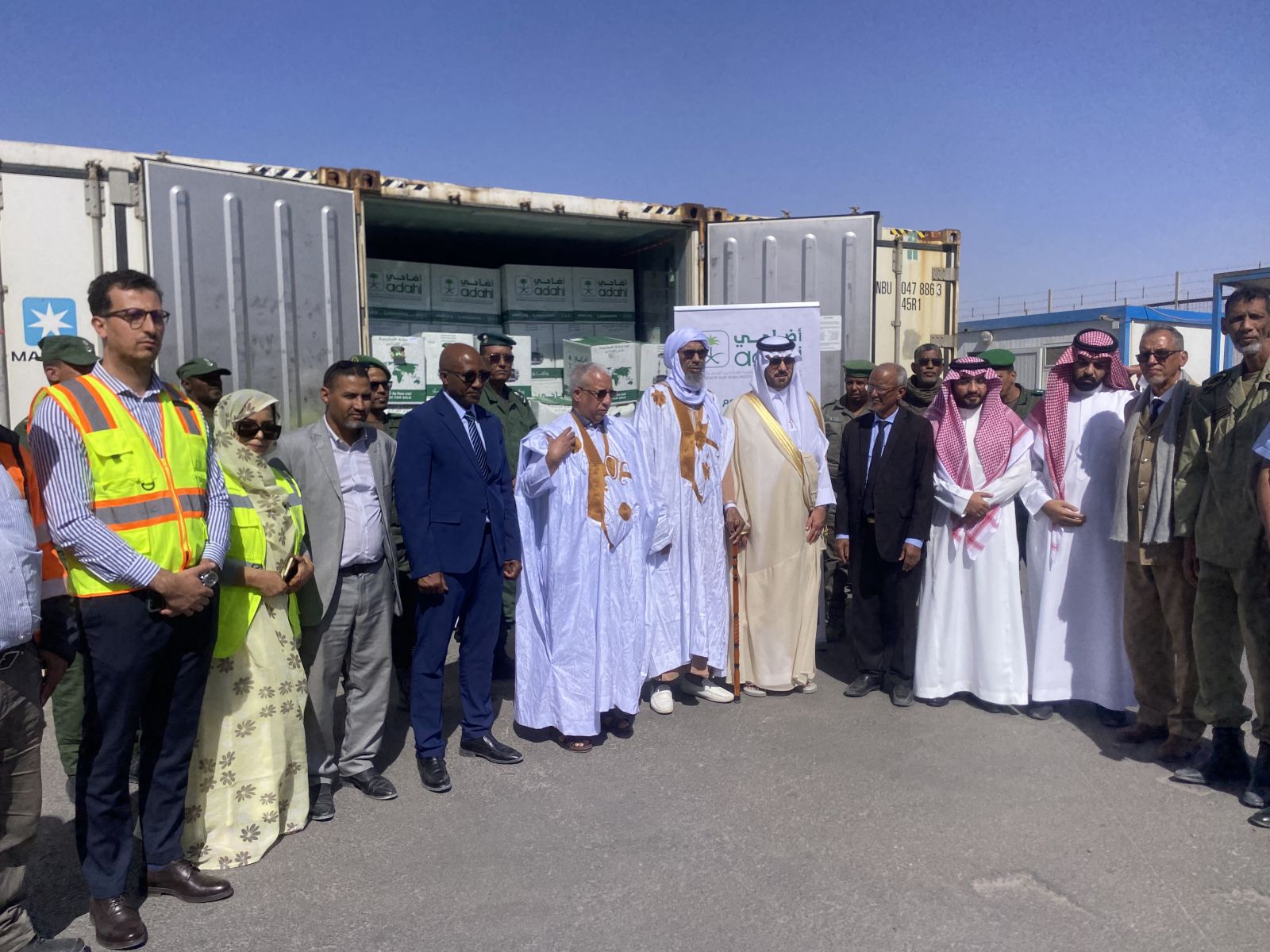 سفير المملكة يقدم هدية لحوم الأضاحي بحضرة مفتي موريتانيا